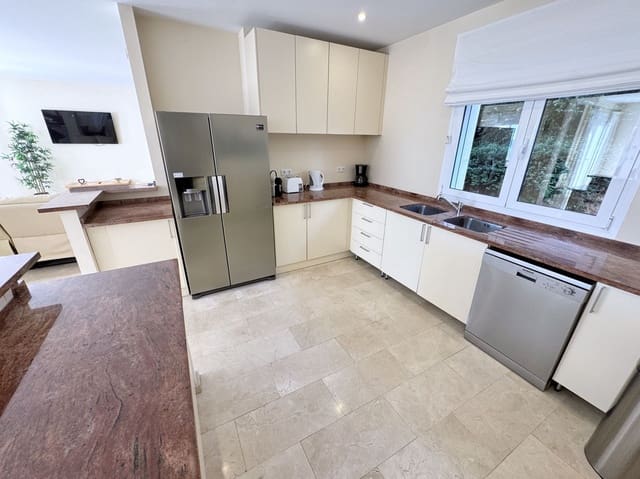 5 bedroom Villa for sale in La Cala de Mijas, Mijas with pool garage - € 1,595,000 (Ref: 9498019)