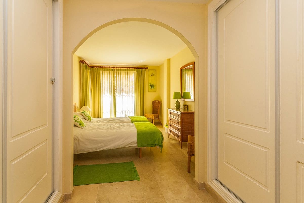 2 bedroom Apartment for sale in Elviria with pool garage - € 450,000 (Ref: 9502995)