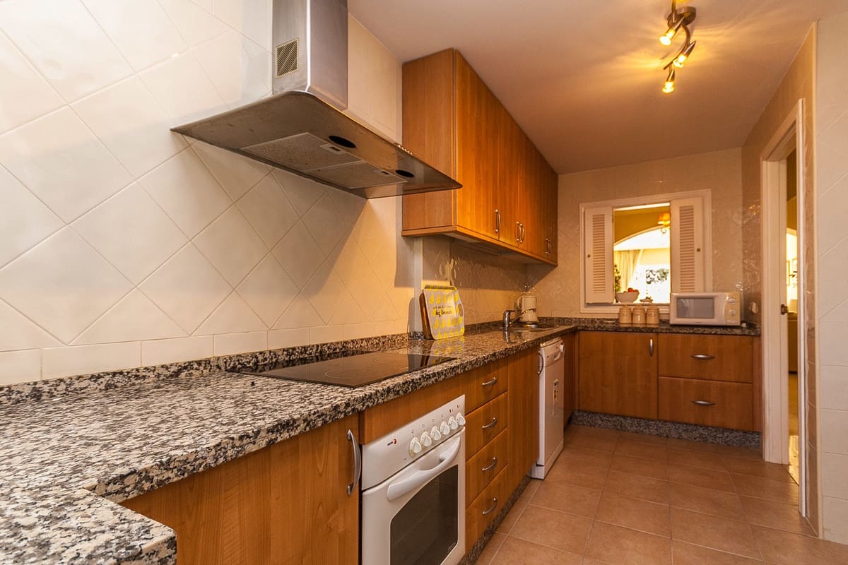 2 bedroom Apartment for sale in Elviria with pool garage - € 450,000 (Ref: 9502995)