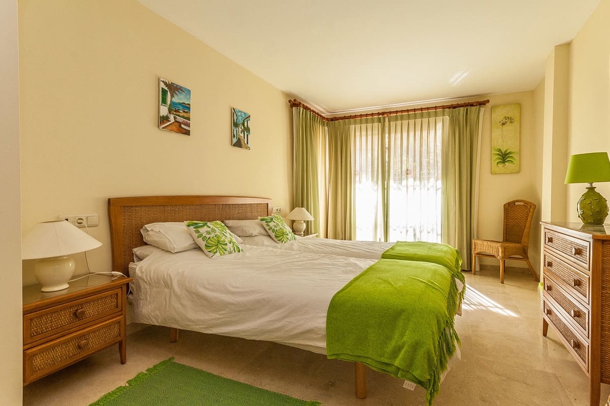 2 bedroom Apartment for sale in Elviria with pool garage - € 450,000 (Ref: 9502995)