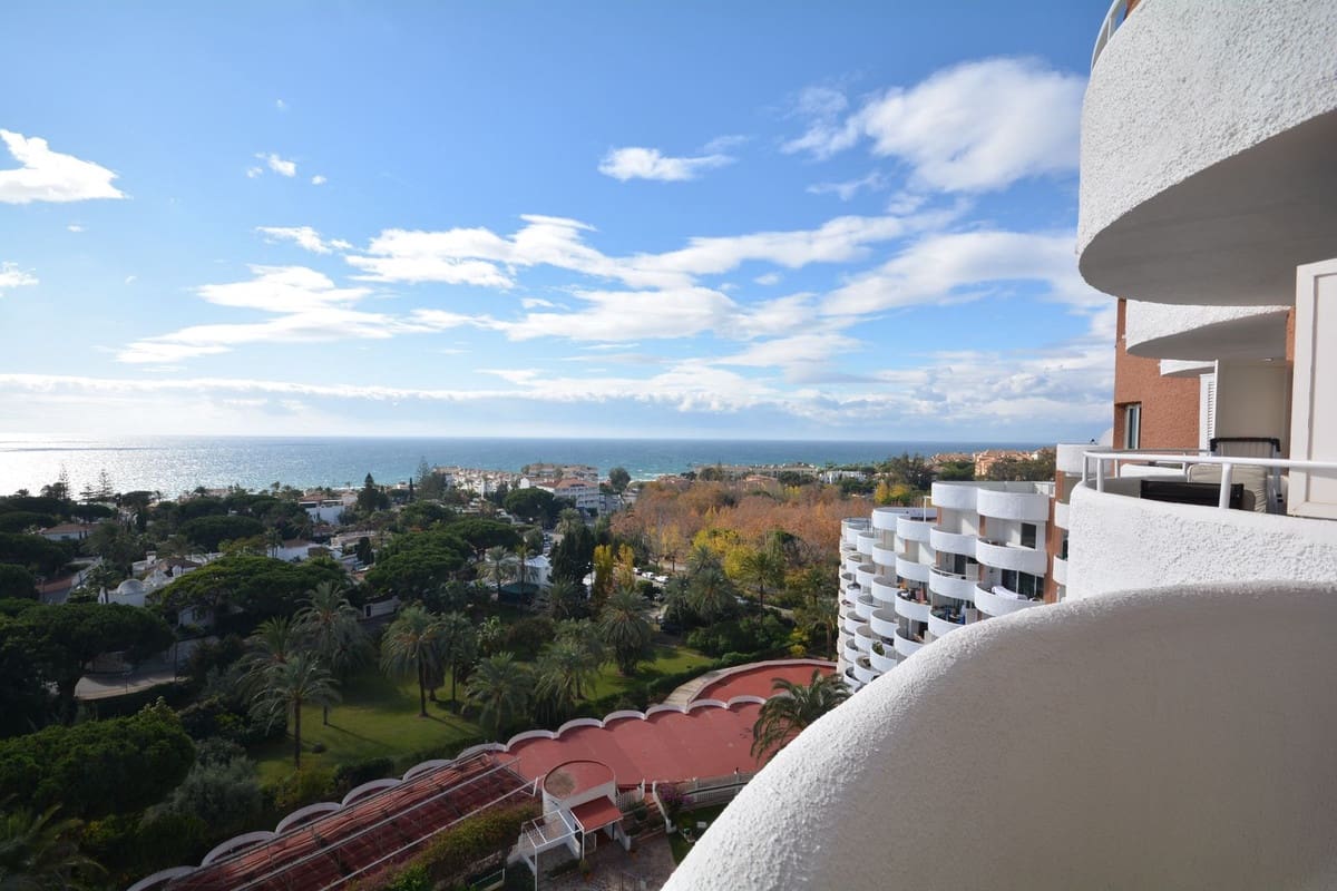 1 bedroom Apartment for sale in Marbesa with pool - € 250,000 (Ref: 9503703)