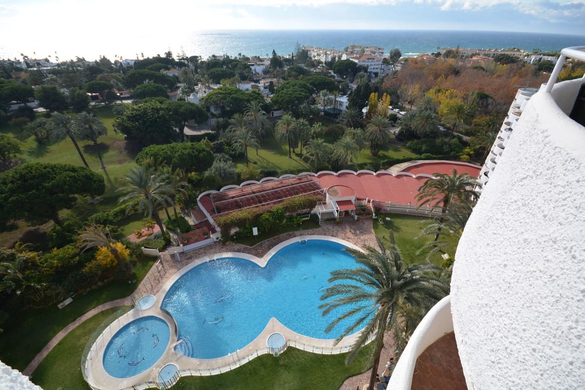 1 bedroom Apartment for sale in Marbesa with pool - € 250,000 (Ref: 9503703)