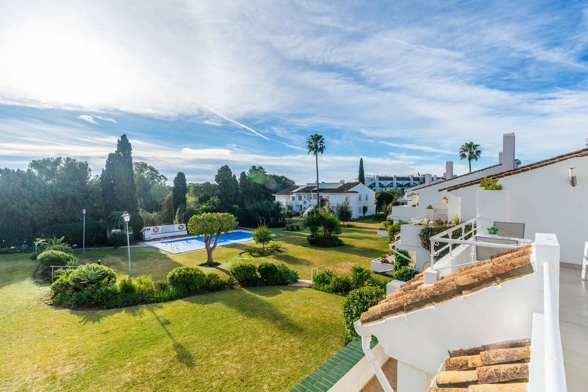 2 bedroom Apartment for sale in Benahavis with pool garage - € 375,000 (Ref: 9503704)