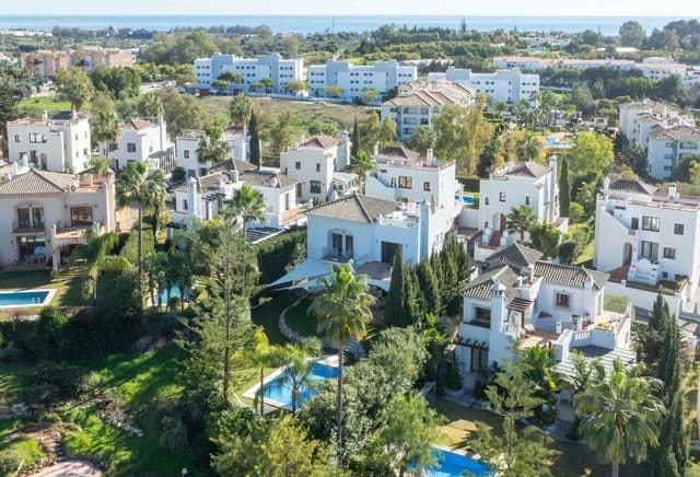 4 soveværelse Villa til salg i New Golden Mile, Estepona med swimmingpool garage - € 1.299.000 (Ref: 9508075)