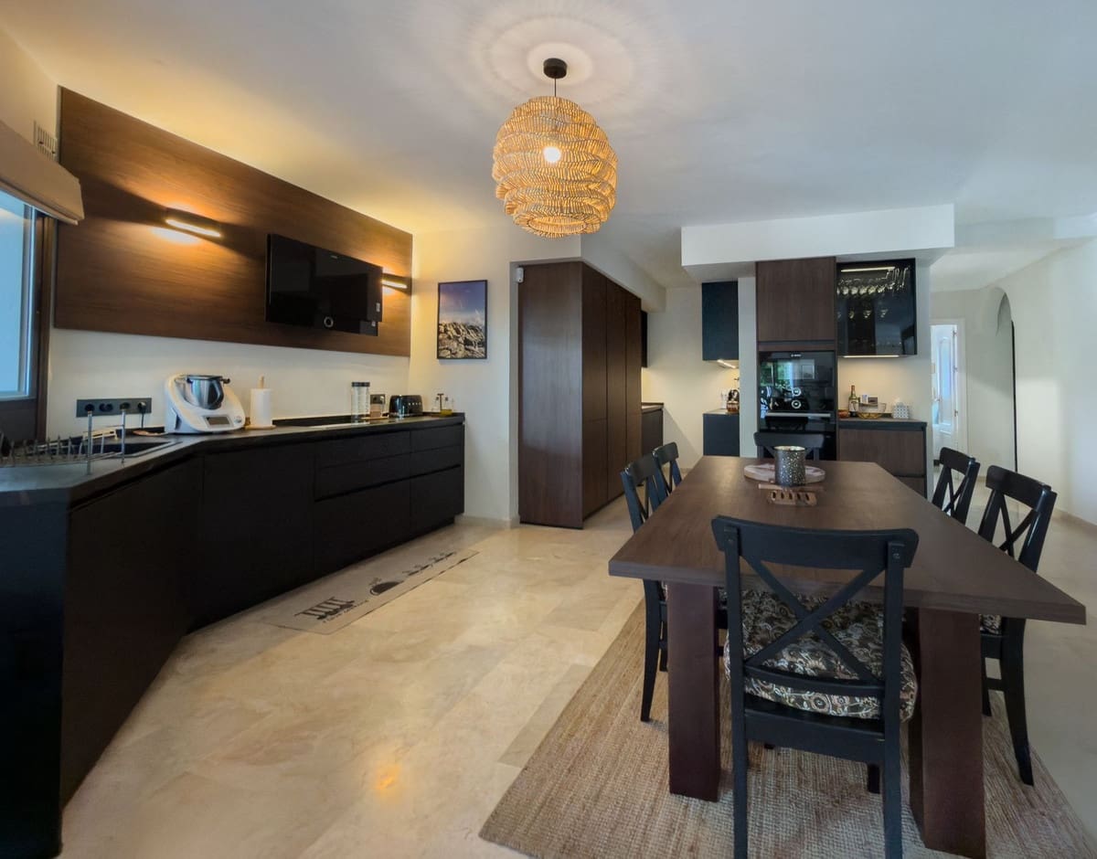 4 sypialnia Apartament na sprzedaż w Elviria z basenem - 1 100 000 € (Ref: 9508076)