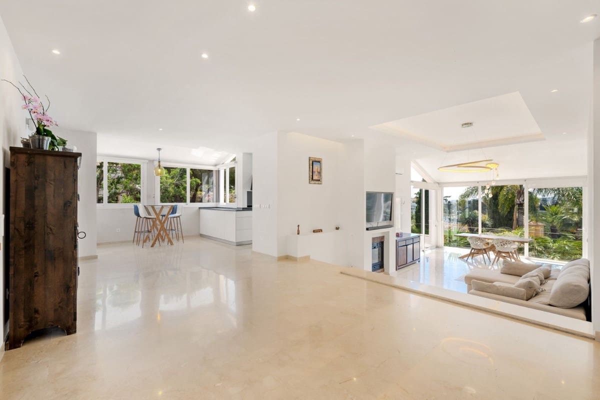 4 soverom Villa til salgs i Mijas Golf med svømmebasseng garasje - € 1 380 000 (Ref: 9516464)