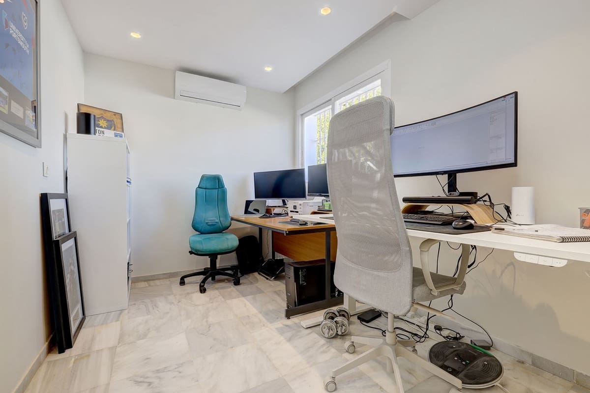 4 bedroom Villa for sale in Calahonda with pool garage - € 1,275,000 (Ref: 9518287)