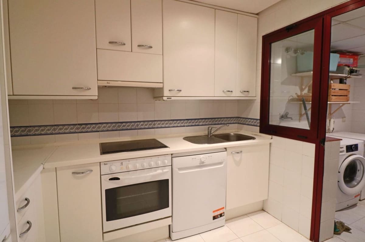 2 bedroom Beach Apartment for sale in Marbella with pool garage - € 445,000 (Ref: 9518289)