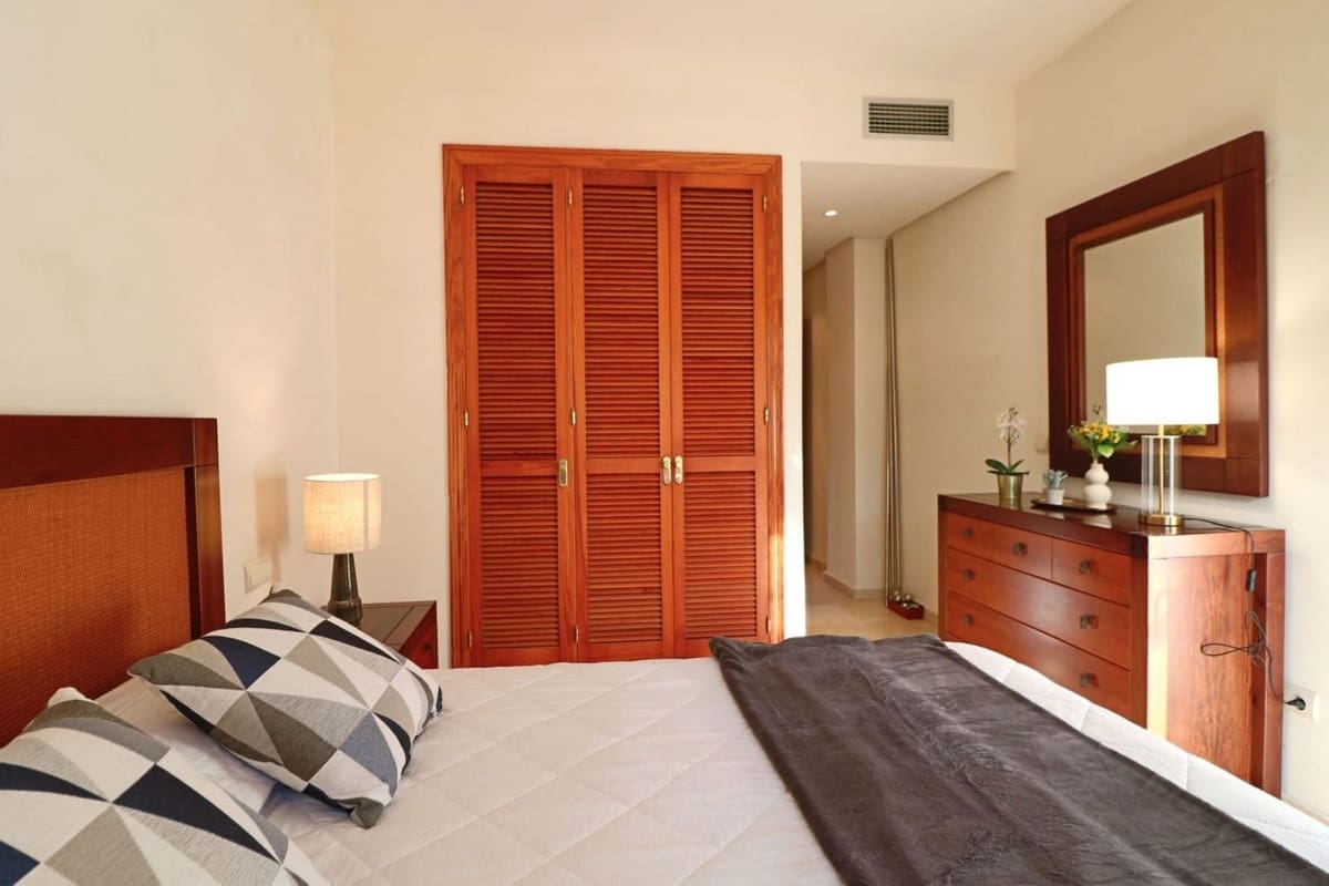 2 bedroom Beach Apartment for sale in Marbella with pool garage - € 445,000 (Ref: 9518289)