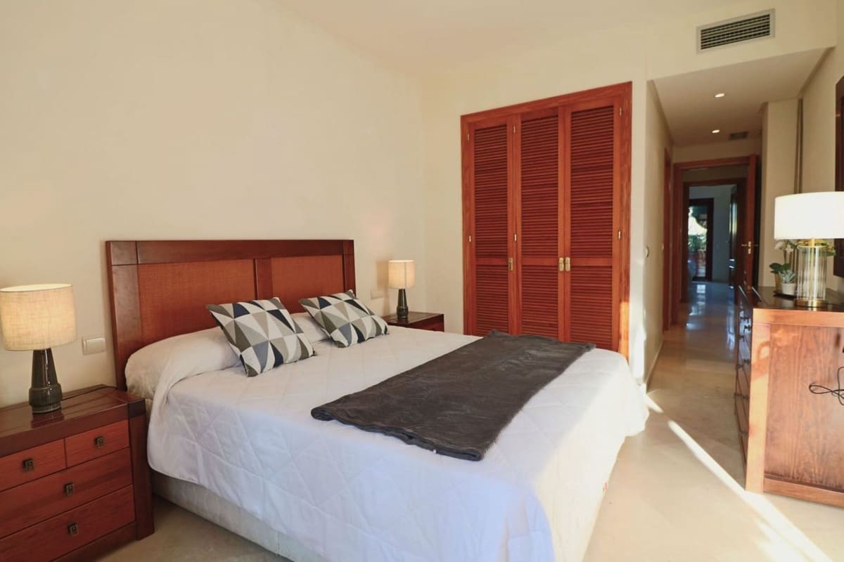 2 bedroom Beach Apartment for sale in Marbella with pool garage - € 445,000 (Ref: 9518289)