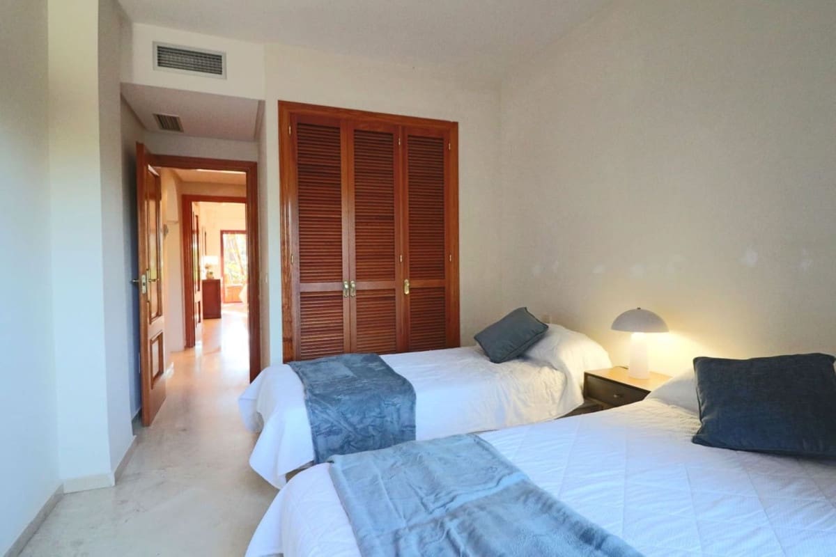 2 bedroom Beach Apartment for sale in Marbella with pool garage - € 445,000 (Ref: 9518289)