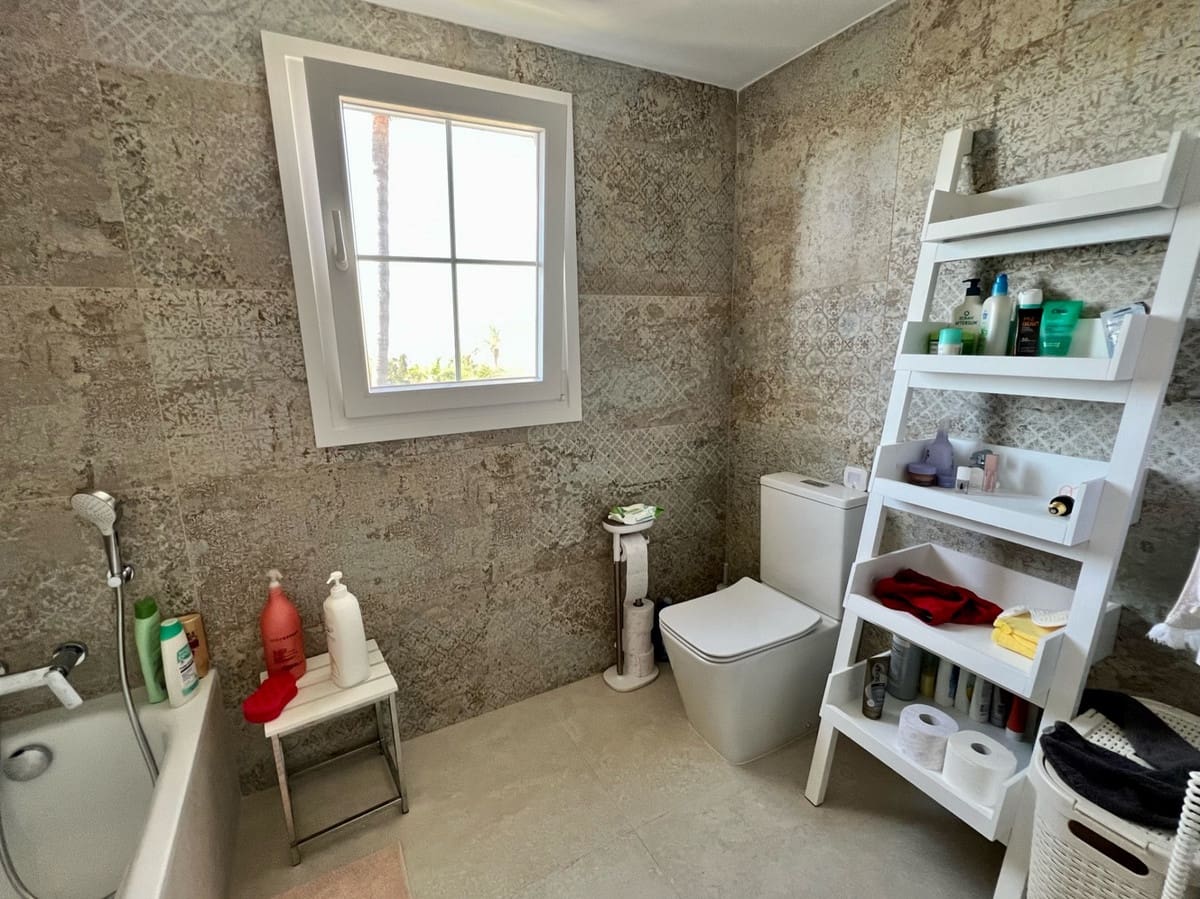 4 Zimmer Haus zu verkaufen in Estepona mit Pool Garage - 585.000 € (Ref: 9523789)