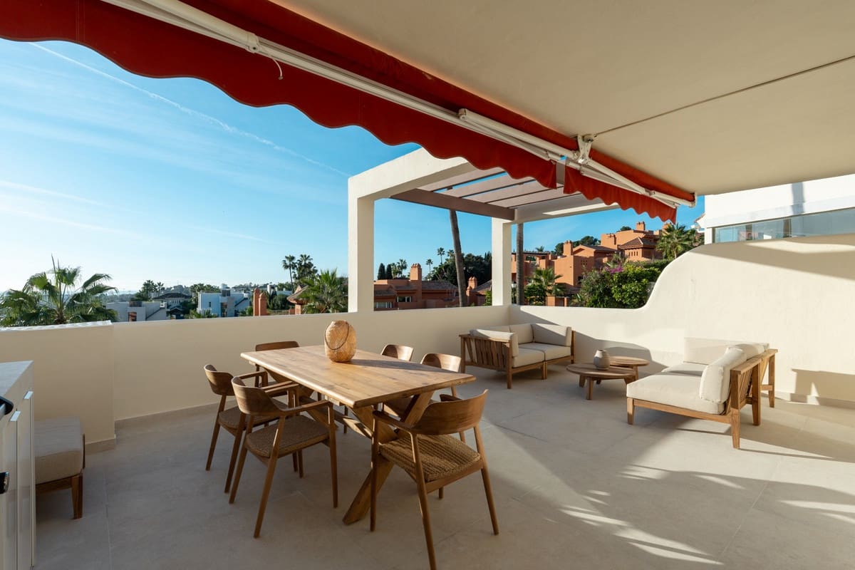 3 soverom Leilighet til salgs i Nueva Andalucia med svømmebasseng garasje - € 1 100 000 (Ref: 9532798)