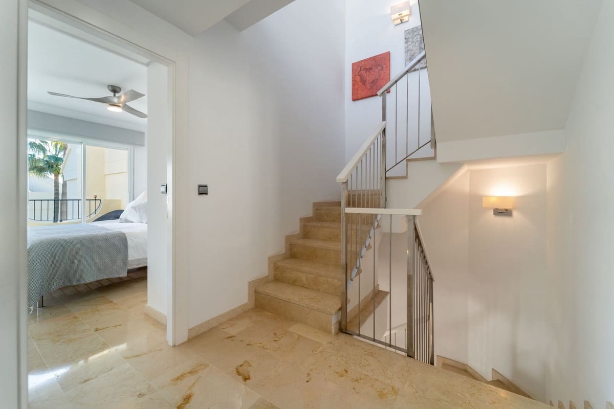 4 sypialnia Dom blizniak na sprzedaż w Costabella z basenem garażem - 775 000 € (Ref: 9532930)