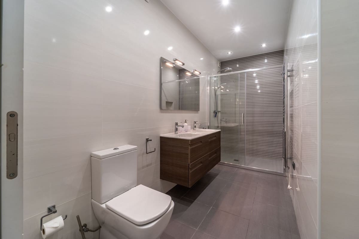 4 sypialnia Dom blizniak na sprzedaż w Costabella z basenem garażem - 775 000 € (Ref: 9532930)