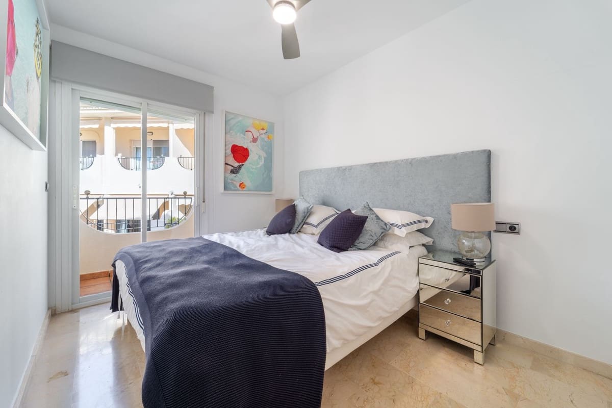 4 sypialnia Dom blizniak na sprzedaż w Costabella z basenem garażem - 775 000 € (Ref: 9532930)