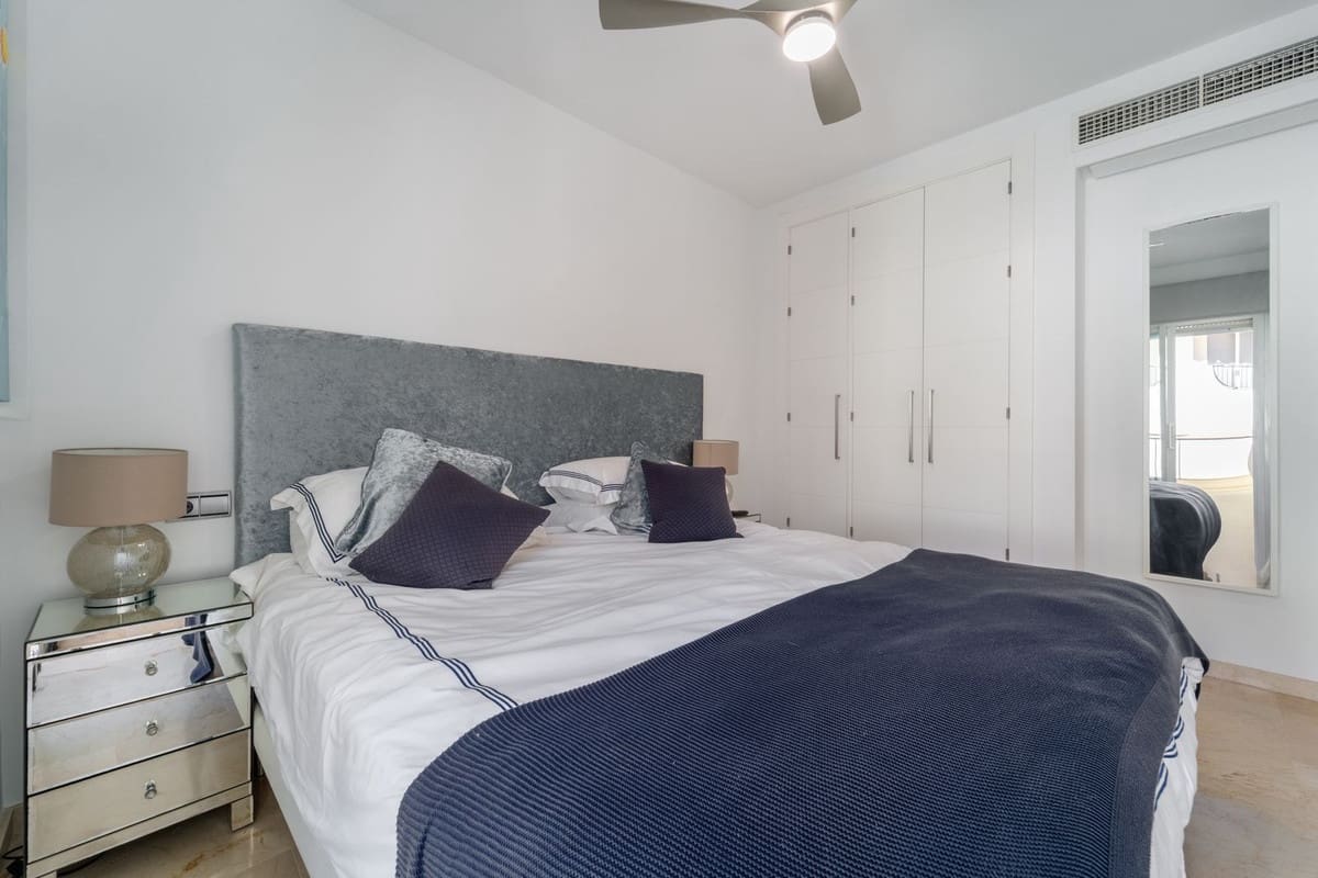 4 sypialnia Dom blizniak na sprzedaż w Costabella z basenem garażem - 775 000 € (Ref: 9532930)