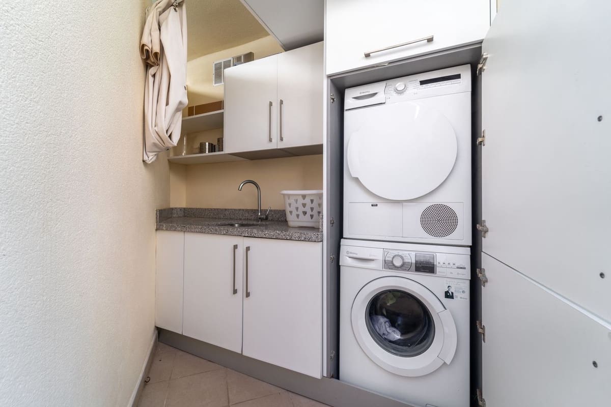 4 sypialnia Dom blizniak na sprzedaż w Costabella z basenem garażem - 775 000 € (Ref: 9532930)