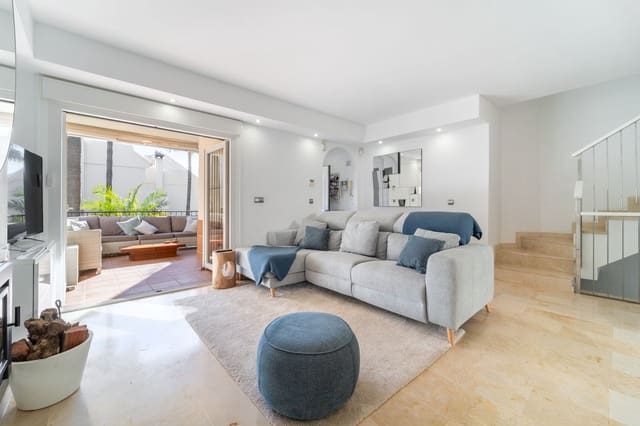 4 sypialnia Dom blizniak na sprzedaż w Costabella, Marbella z basenem garażem - 775 000 € (Ref: 9532930)