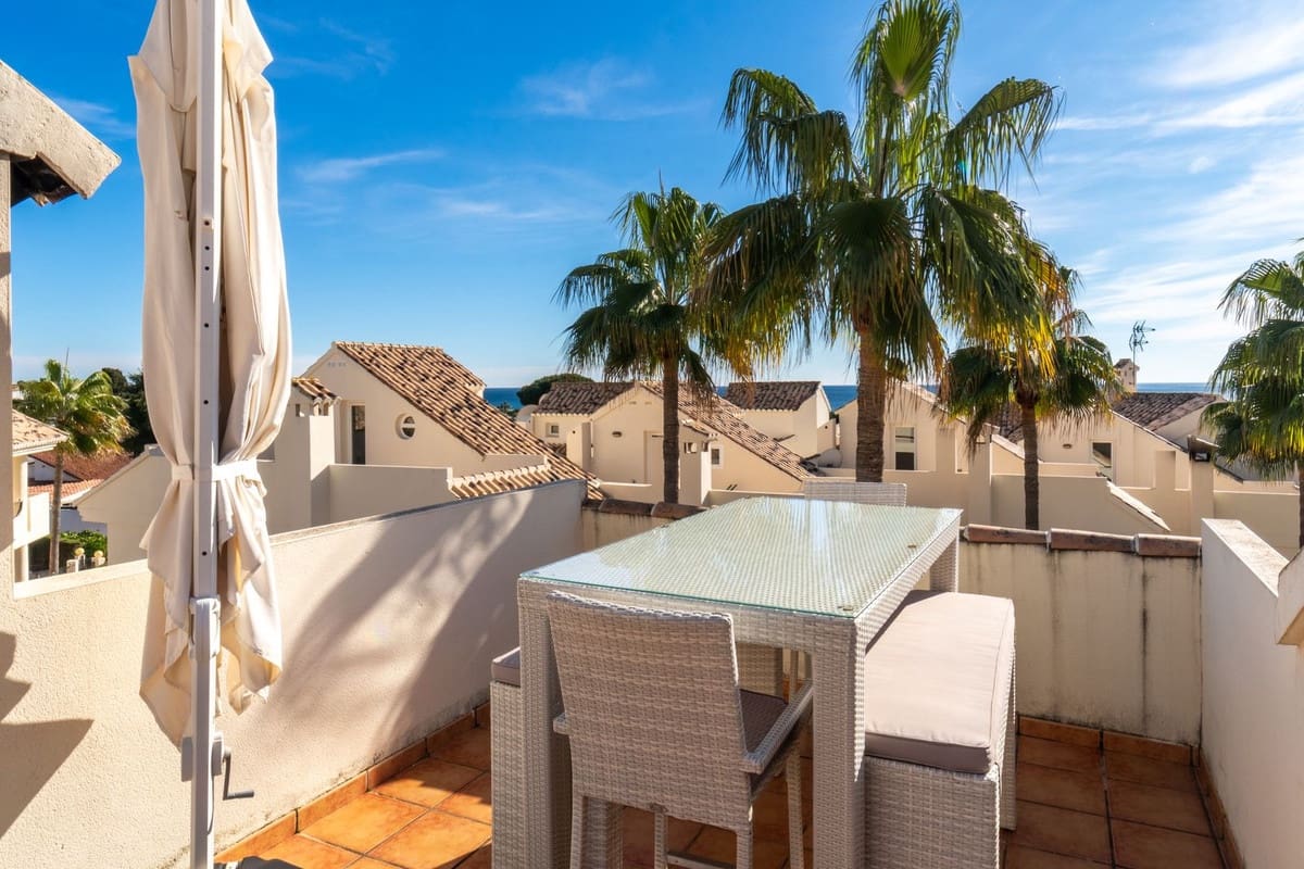 4 sypialnia Dom blizniak na sprzedaż w Costabella z basenem garażem - 775 000 € (Ref: 9532930)