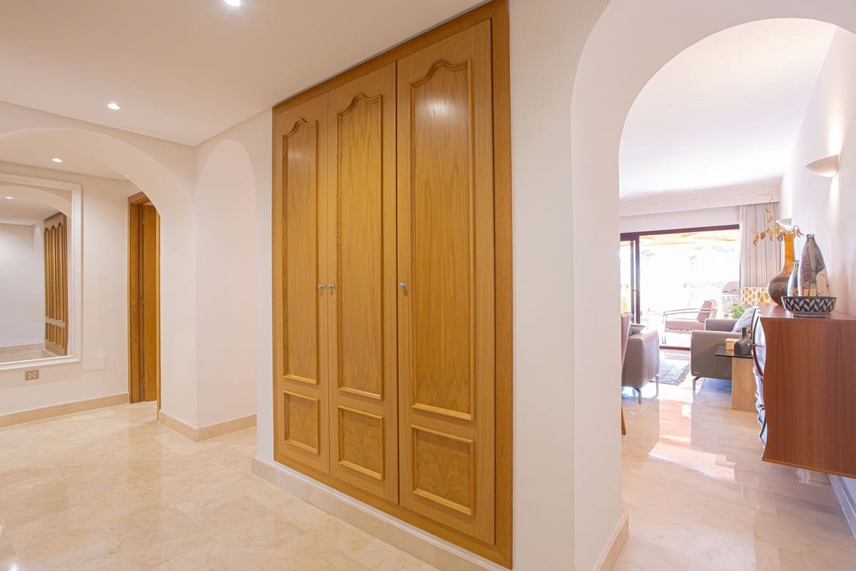 2 bedroom Apartment for sale in Bel-Air with pool garage - € 375,000 (Ref: 9536531)