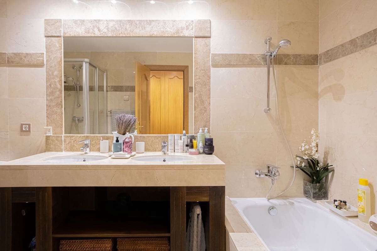 2 bedroom Apartment for sale in Bel-Air with pool garage - € 375,000 (Ref: 9536531)