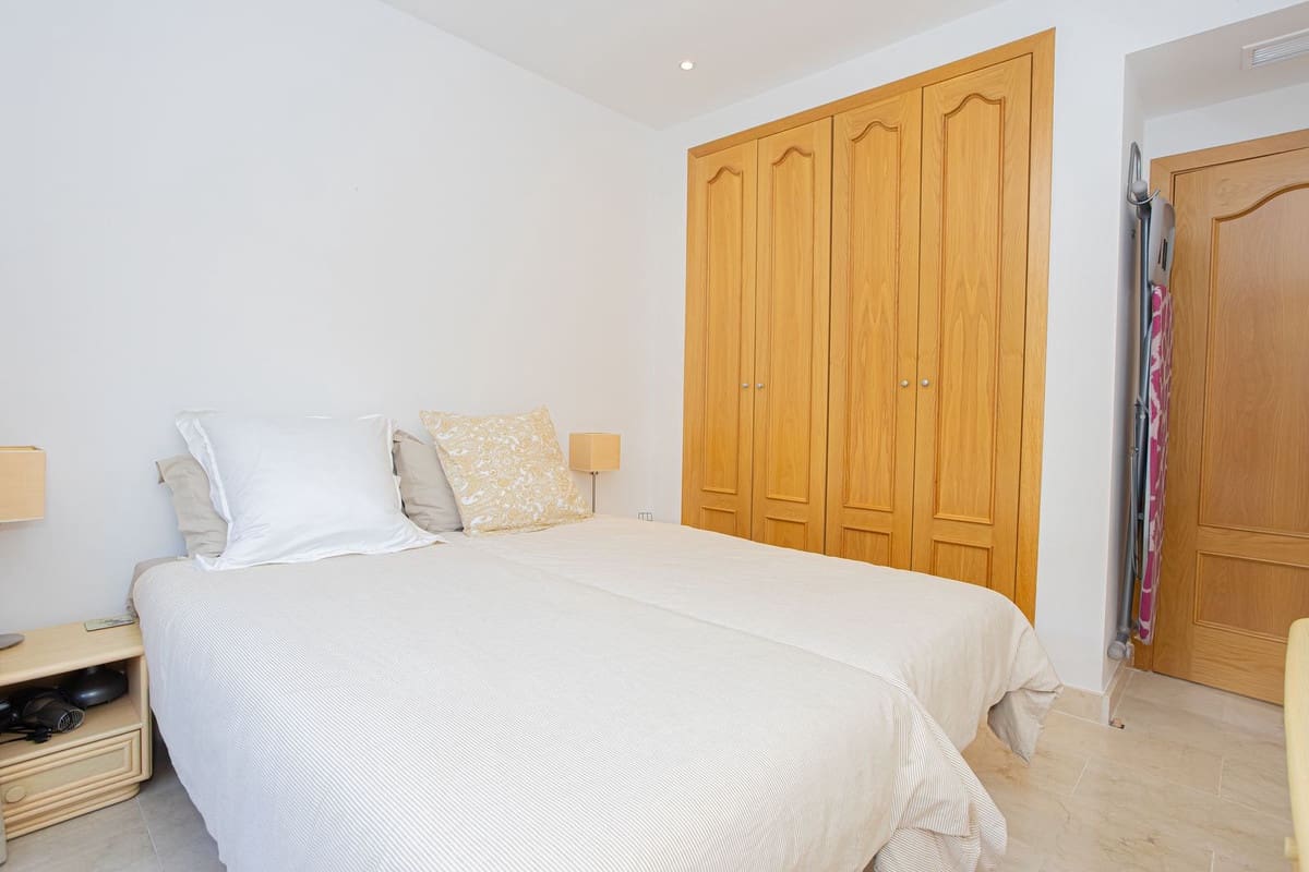 2 bedroom Apartment for sale in Bel-Air with pool garage - € 375,000 (Ref: 9536531)