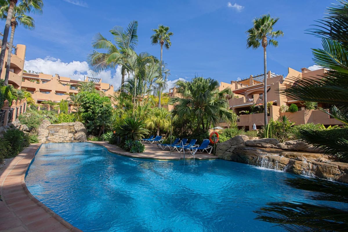 2 bedroom Apartment for sale in Bel-Air with pool garage - € 375,000 (Ref: 9536531)