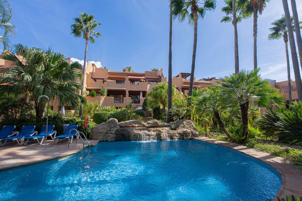 2 bedroom Apartment for sale in Bel-Air with pool garage - € 375,000 (Ref: 9536531)