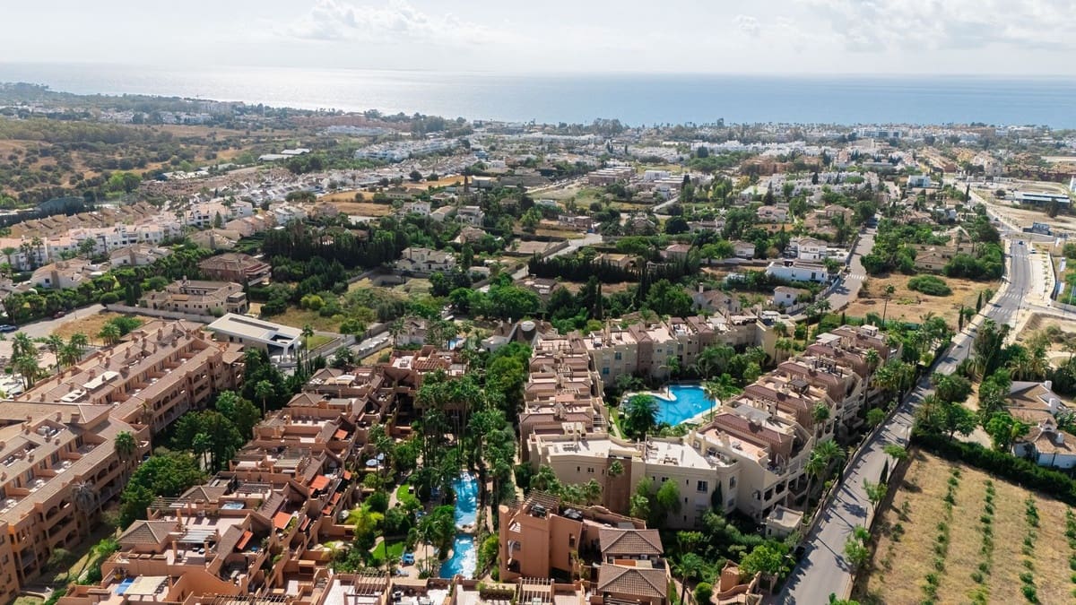 2 bedroom Apartment for sale in Bel-Air with pool garage - € 375,000 (Ref: 9536531)