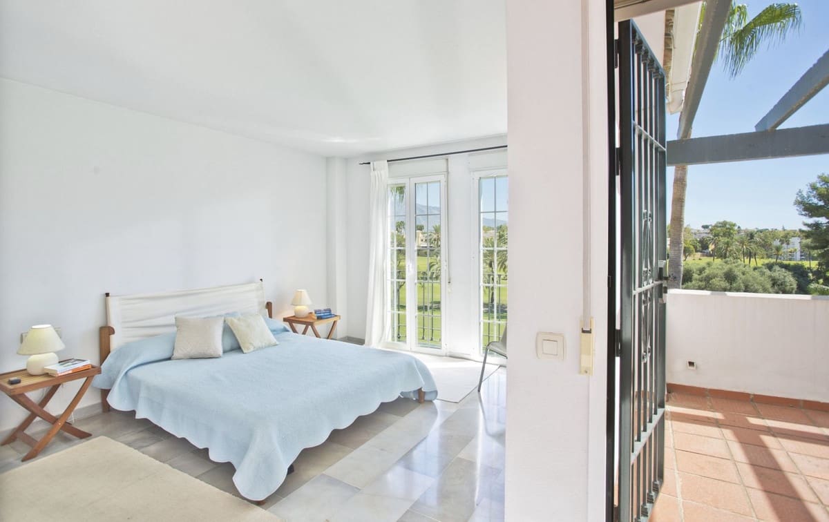 3 soverom Kjedet enebolig til salgs i Guadalmina med svømmebasseng garasje - € 695 000 (Ref: 9539801)