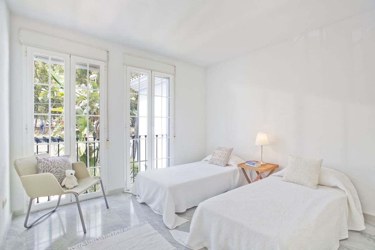 3 soverom Kjedet enebolig til salgs i Guadalmina med svømmebasseng garasje - € 695 000 (Ref: 9539801)