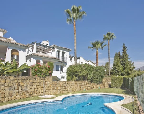 3 soverom Kjedet enebolig til salgs i Guadalmina Baja, Marbella med svømmebasseng garasje - € 695 000 (Ref: 9539801)