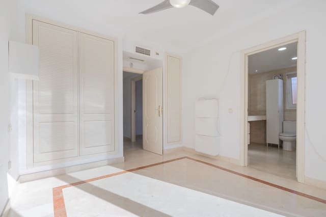 3 soverom Kjedet enebolig til salgs i Riviera del Sol, Mijas med svømmebasseng garasje - € 500 000 (Ref: 9543916)