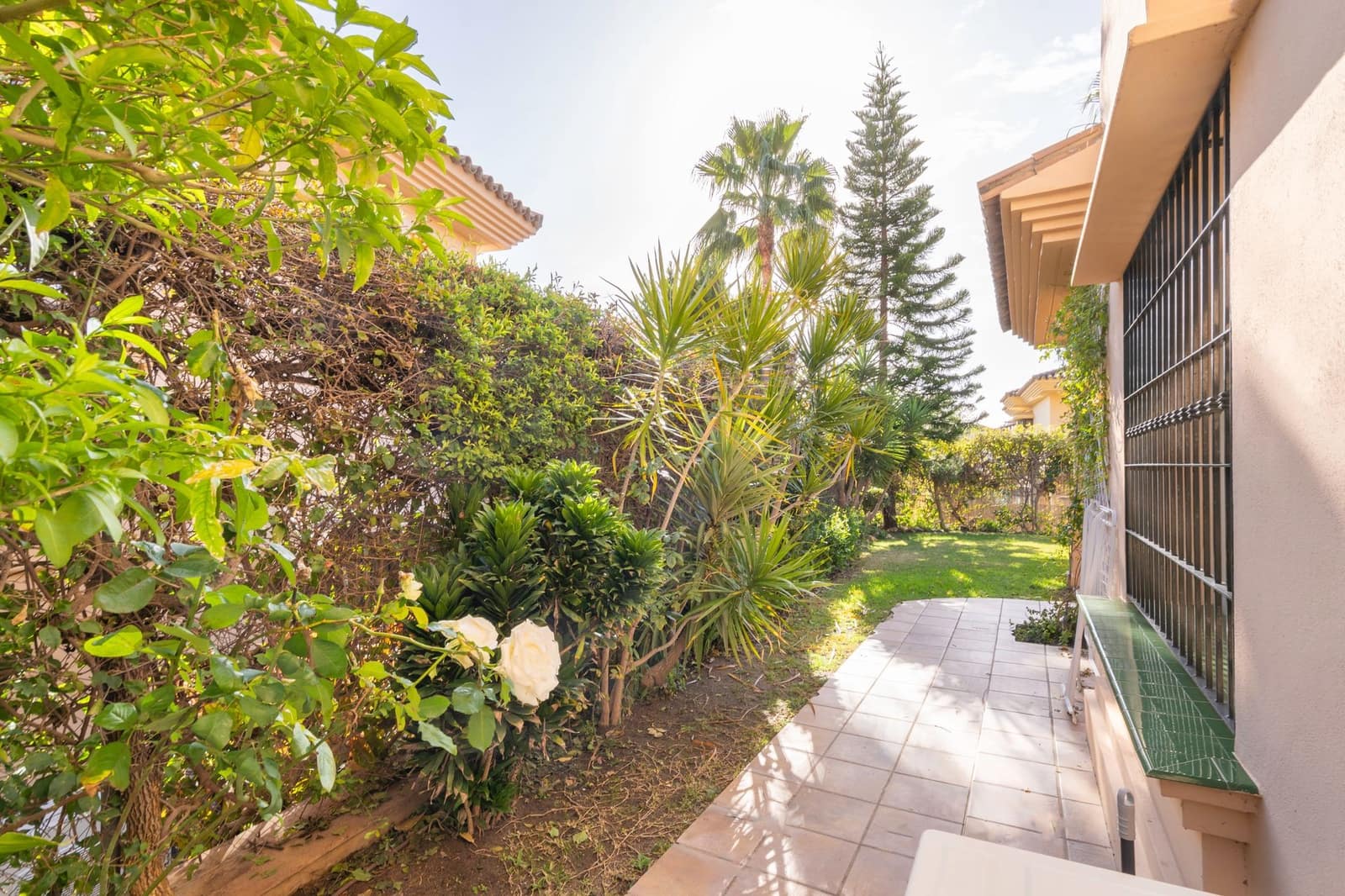 3 soverom Kjedet enebolig til salgs i Riviera del Sol med svømmebasseng garasje - € 500 000 (Ref: 9543916)