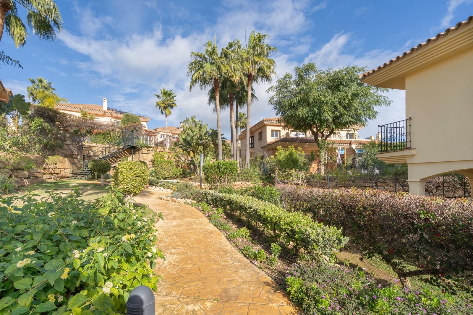 3 soverom Kjedet enebolig til salgs i Riviera del Sol med svømmebasseng garasje - € 500 000 (Ref: 9543916)