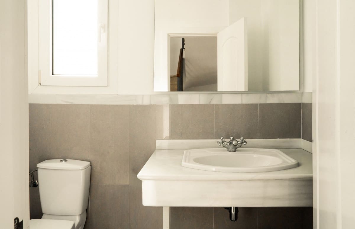 4 quarto Moradia para venda em Estepona com piscina garagem - 1 295 000 € (Ref: 9546997)