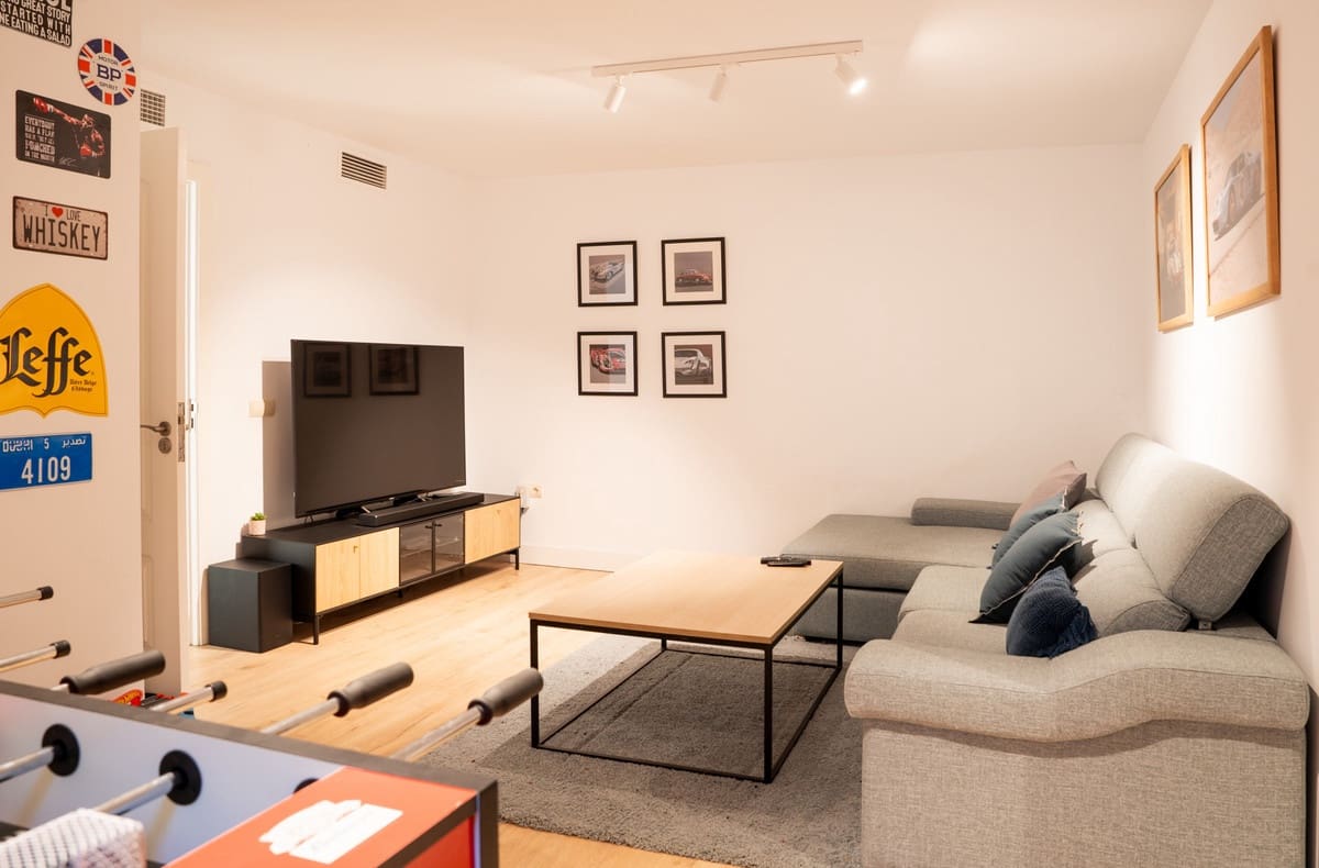 4 quarto Moradia para venda em Estepona com piscina garagem - 1 295 000 € (Ref: 9546997)