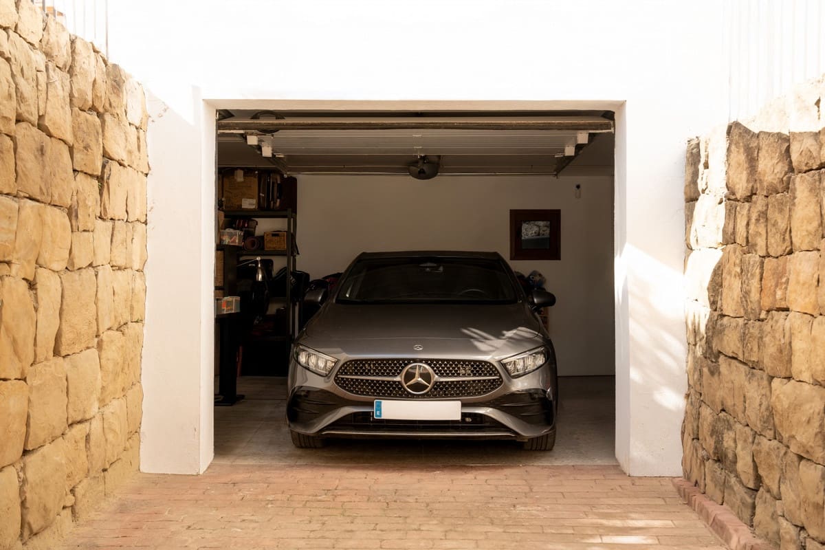 4 quarto Moradia para venda em Estepona com piscina garagem - 1 295 000 € (Ref: 9546997)