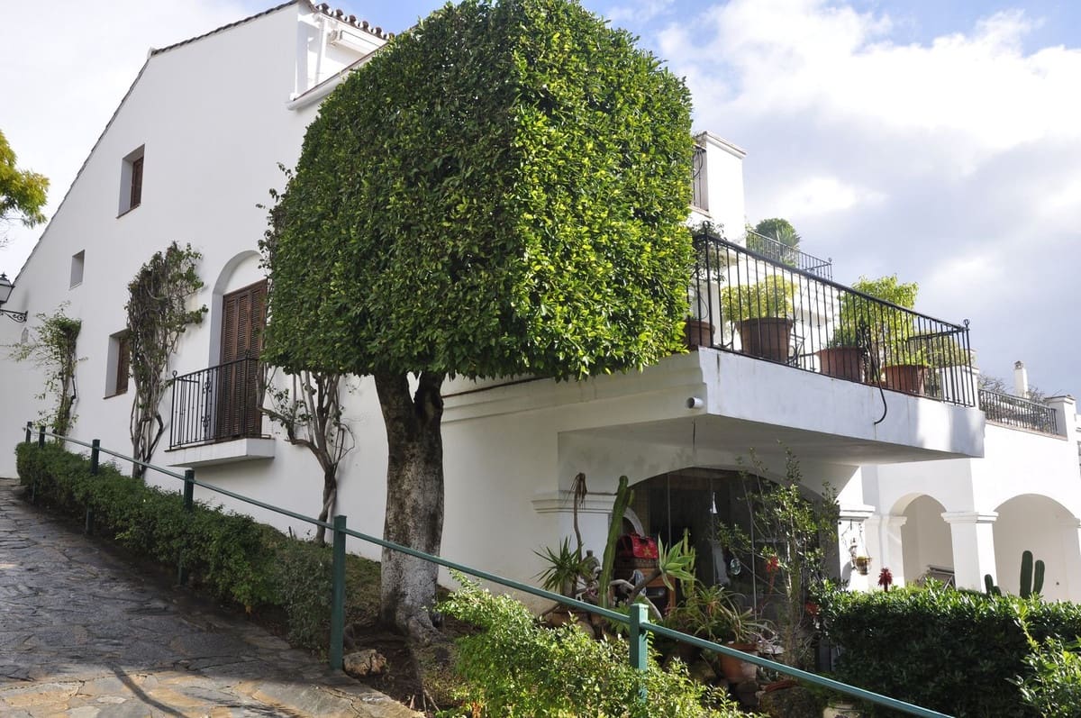 1 soverom Leilighet til salgs i Golden Mile med svømmebasseng garasje - € 749 000 (Ref: 9550026)