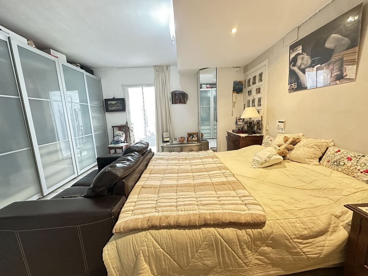 1 soverom Leilighet til salgs i Golden Mile med svømmebasseng garasje - € 749 000 (Ref: 9550026)