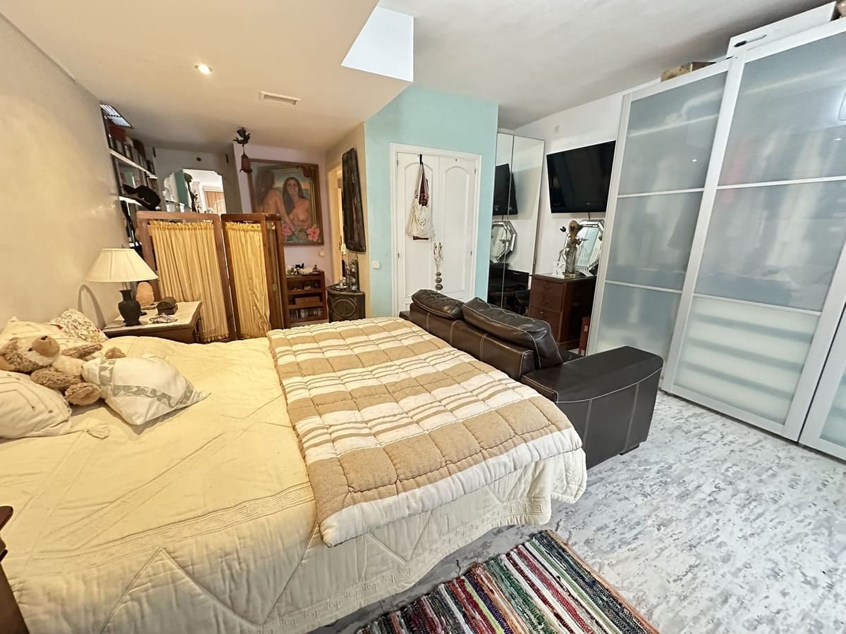 1 soverom Leilighet til salgs i Golden Mile med svømmebasseng garasje - € 749 000 (Ref: 9550026)