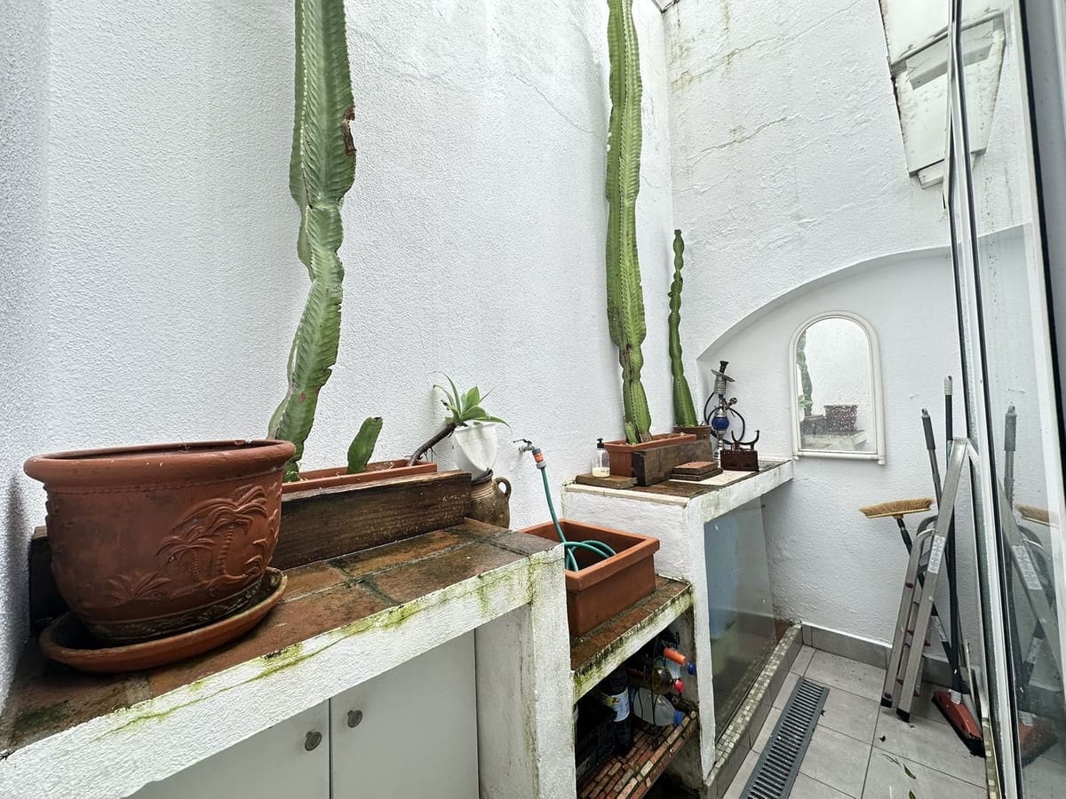 1 soverom Leilighet til salgs i Golden Mile med svømmebasseng garasje - € 749 000 (Ref: 9550026)