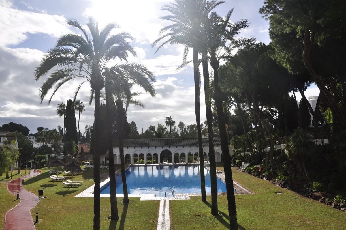 1 soverom Leilighet til salgs i Golden Mile med svømmebasseng garasje - € 749 000 (Ref: 9550026)