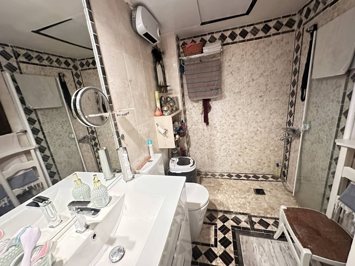 1 soverom Leilighet til salgs i Golden Mile med svømmebasseng garasje - € 749 000 (Ref: 9550026)