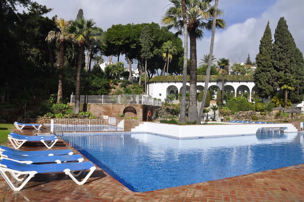 1 soverom Leilighet til salgs i Golden Mile med svømmebasseng garasje - € 749 000 (Ref: 9550026)