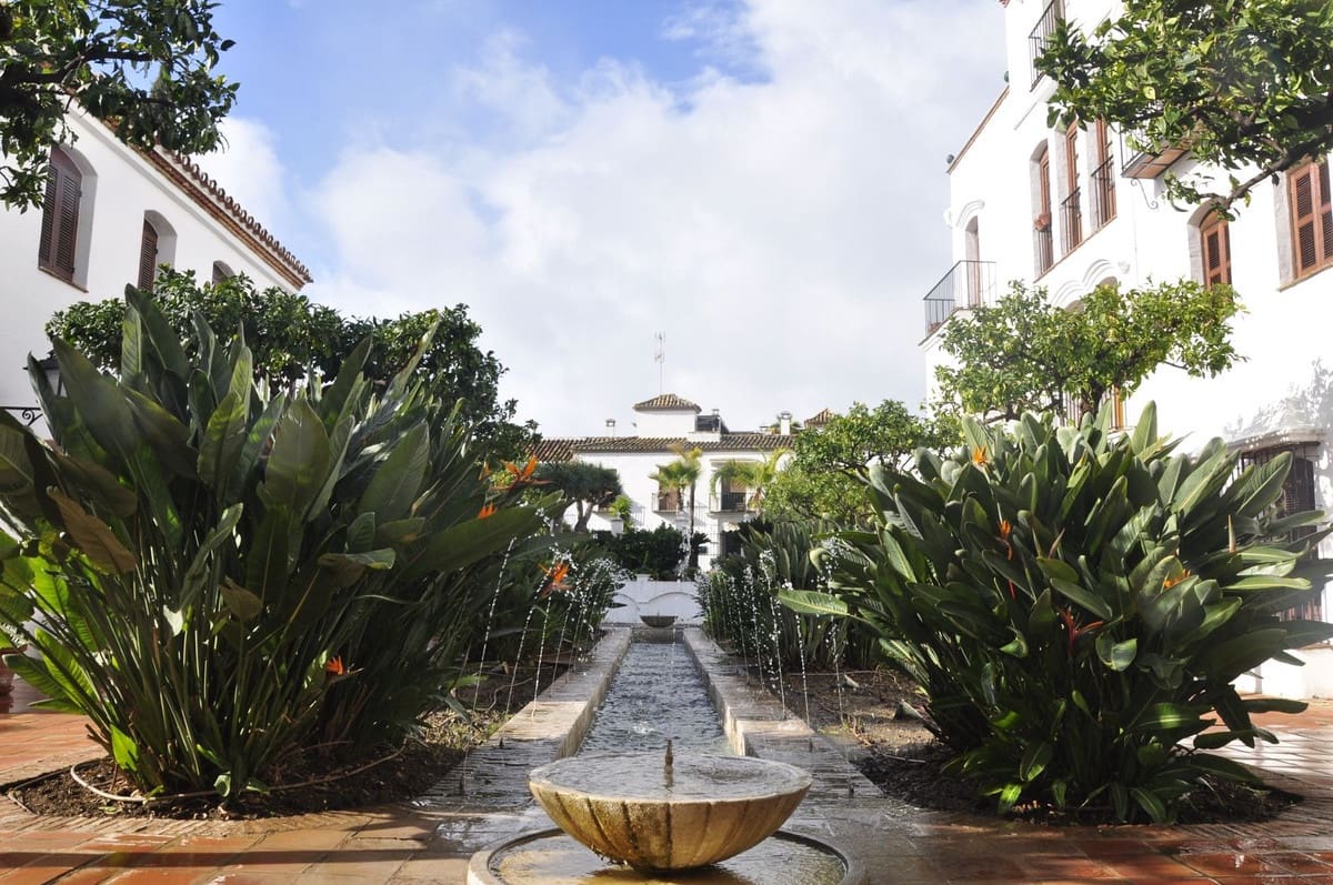 1 soverom Leilighet til salgs i Golden Mile med svømmebasseng garasje - € 749 000 (Ref: 9550026)