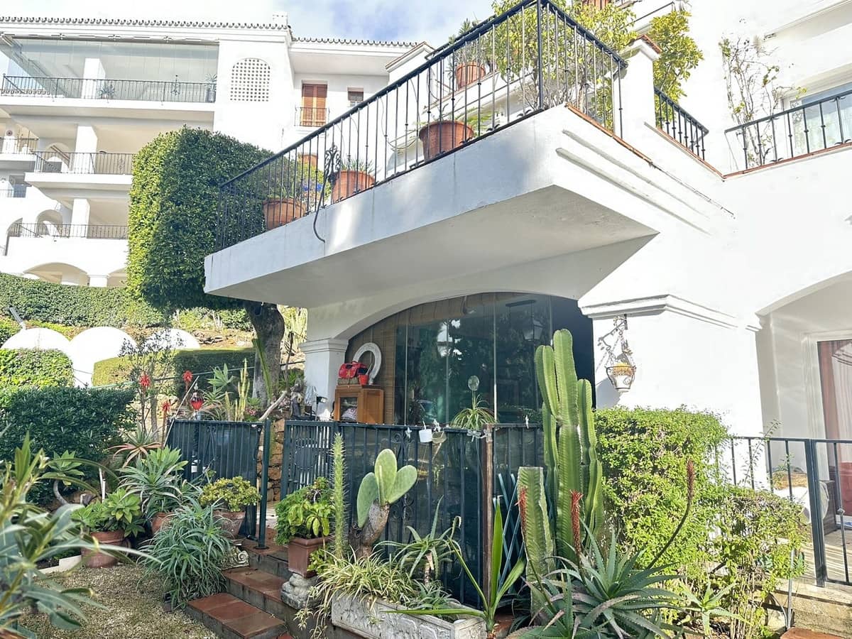 1 soverom Leilighet til salgs i Golden Mile med svømmebasseng garasje - € 749 000 (Ref: 9550026)