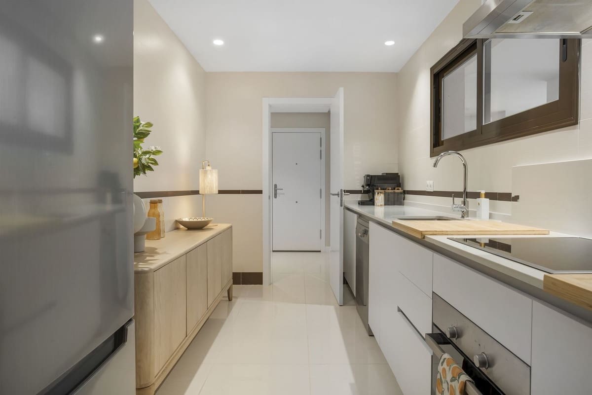 2 bedroom Apartment for sale in Estepona with pool garage - € 330,000 (Ref: 9554275)