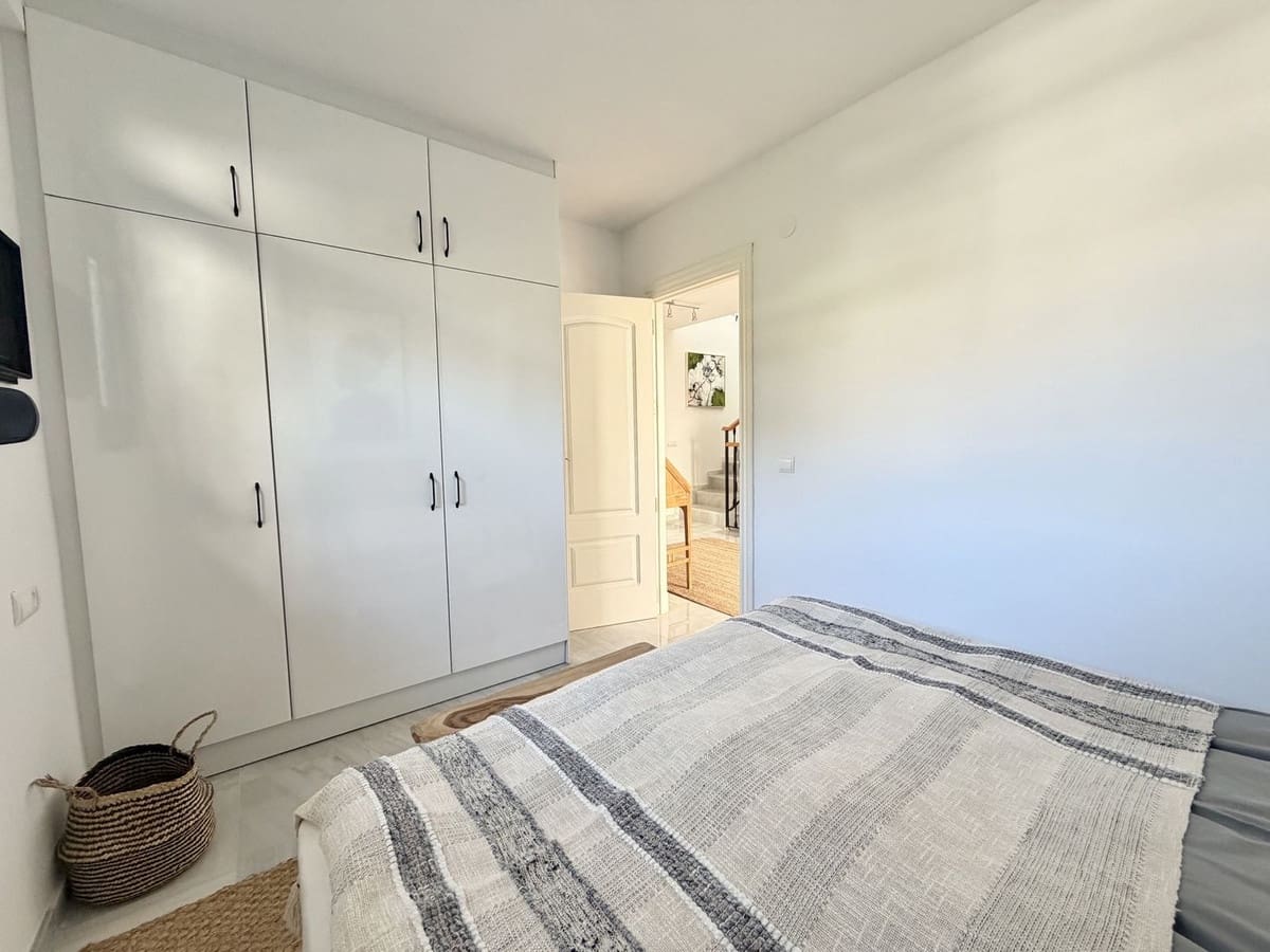 3 bedroom Semi-detached Villa for sale in Benalmadena with pool garage - € 629,000 (Ref: 9560673)